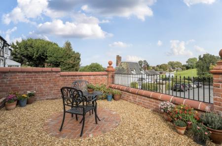 1348982-22-68cd83...