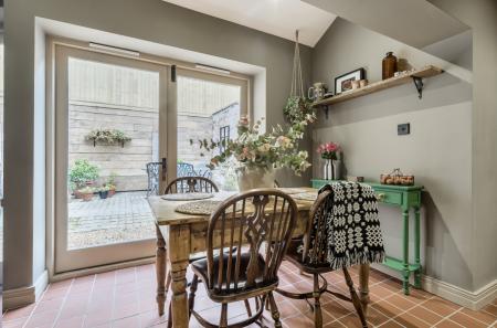 1348982-5-68cd81d...