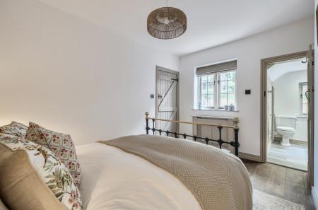 1348982-10-68cd82...