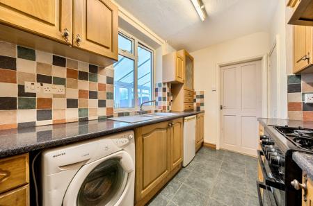 1374574-16-690afc...