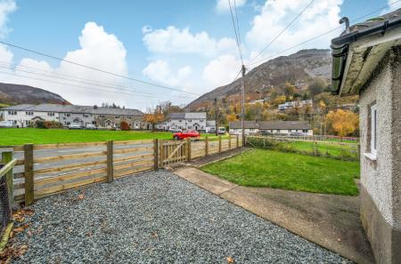 1374574-19-690caf...