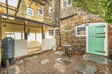 1376430-18-690b6a...