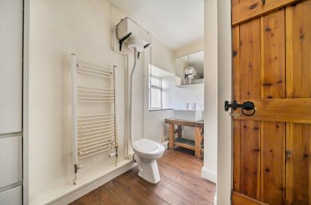 1376430-4-690b6a5...