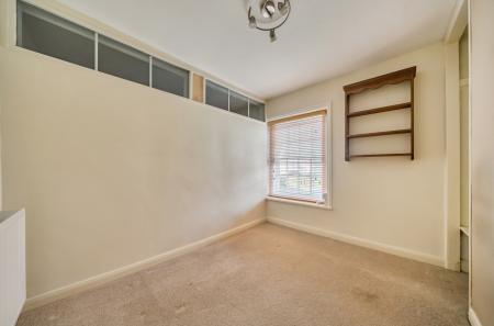 1376430-5-690b6a5...