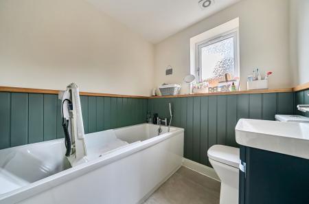 1373635-25-690b6b...