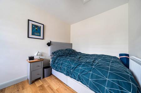 1373635-22-690b6a...