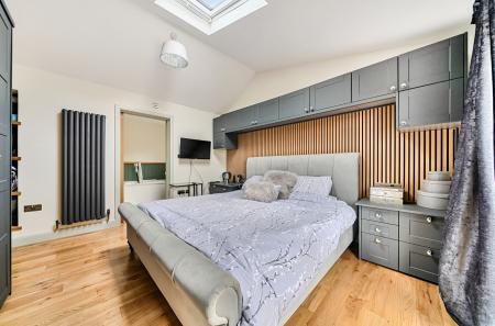 1373635-14-690b6a...