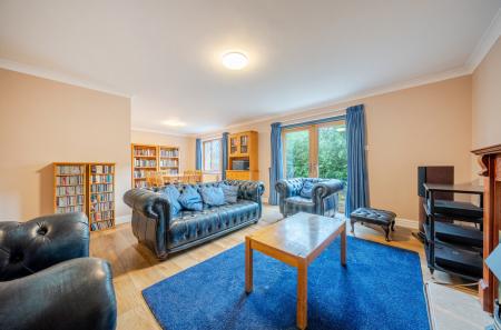 1386524-5-6931a52...