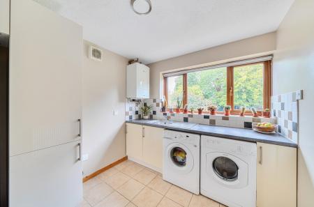 1348776-10-68b9d1...