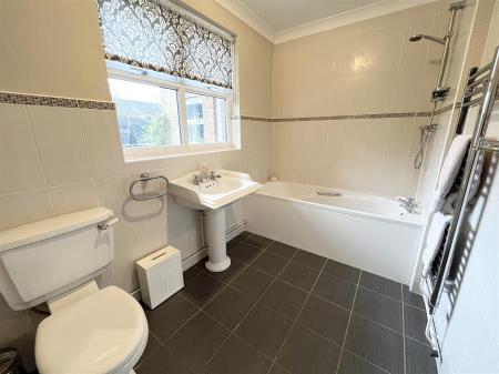 En-Suite Bathroom