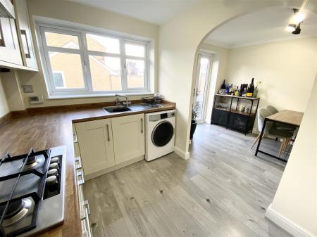 Kitchen & Dining Area