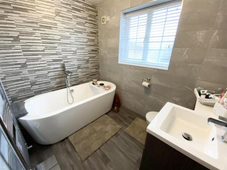 En-Suite Bathroom