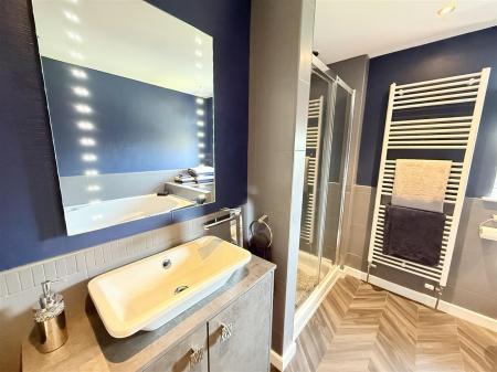 En Suite Bathroom
