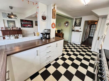 Kitchen & Dining Area