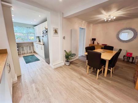 Dining Area & Kitchen