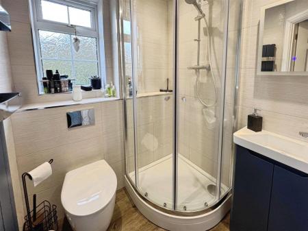 En-Suite To Bedroom Four