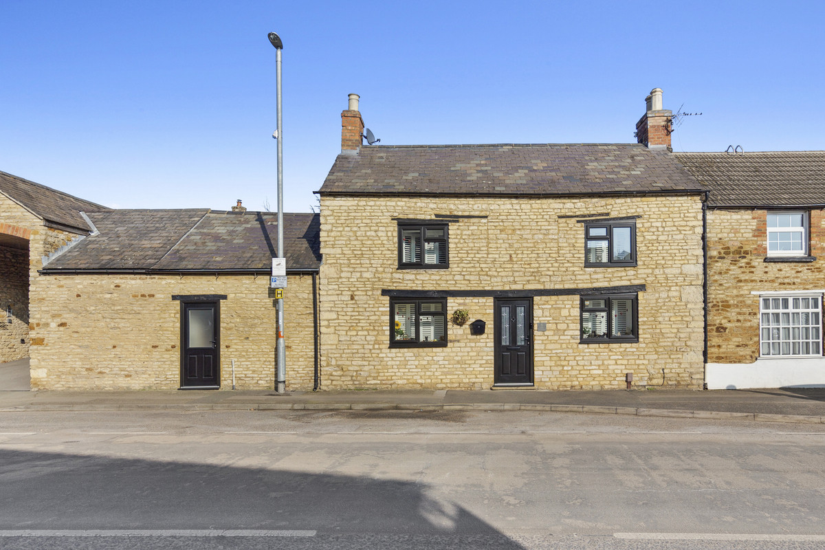 3 bedroom Cottage for sale in Burton Latimer