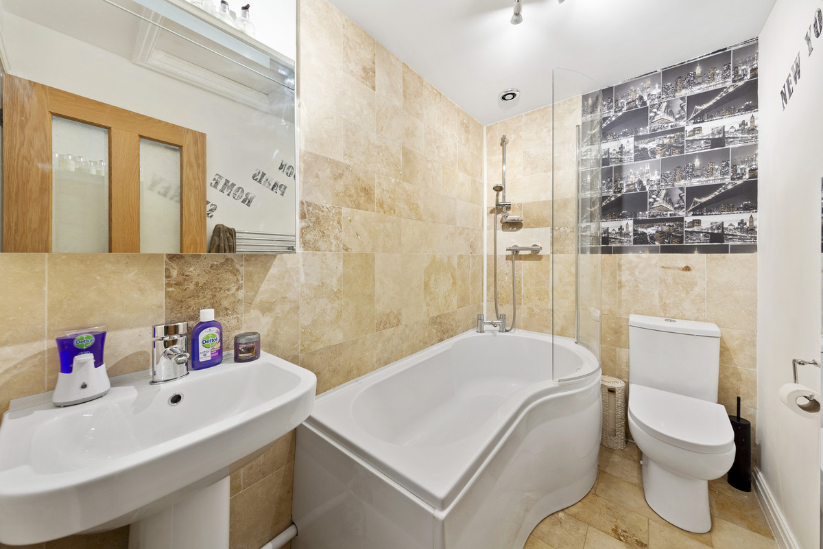 3 bedroom Cottage for sale in Burton Latimer