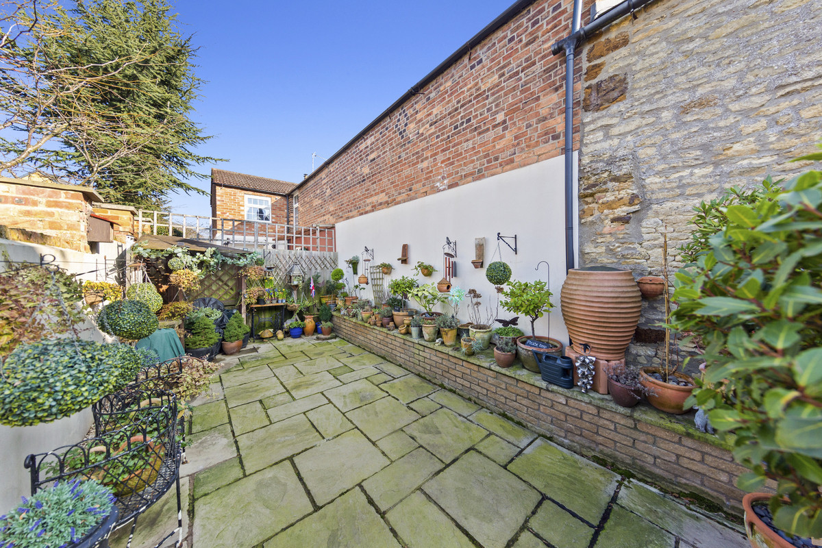 3 bedroom Cottage for sale in Burton Latimer