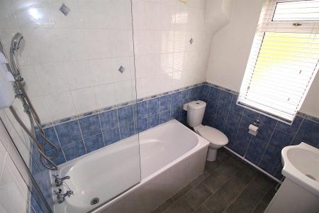 Bathroom 2.JPG