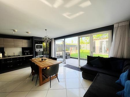 Kitchen & Dining Area