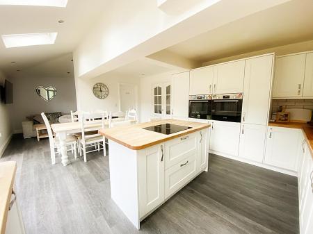 Kitchen/ Dining Room