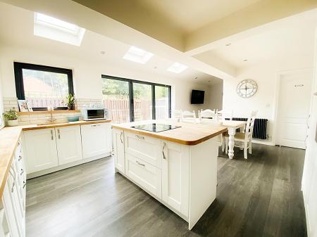 Kitchen/ Dining Room