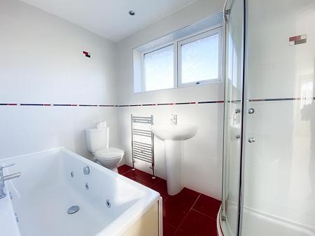 En-Suite Bathroom