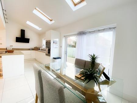 Kitchen/ Dining Room