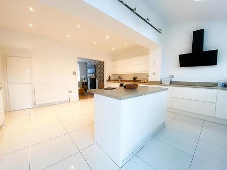 Kitchen/ Dining Room