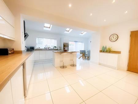 Kitchen/ Dining Room