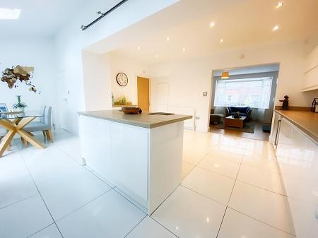 Kitchen/ Dining Room