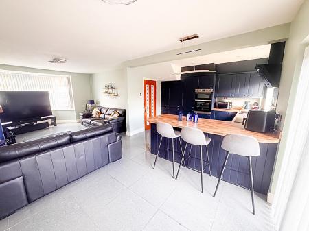 Kitchen/Dining Area