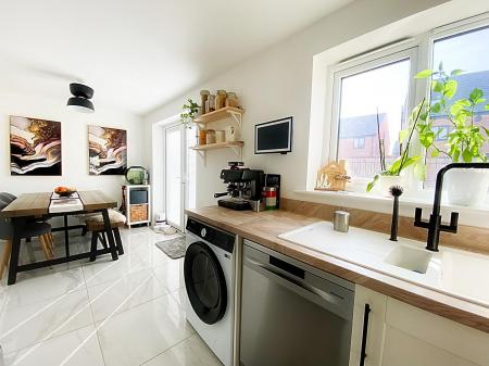 Kitchen/ Dining Room