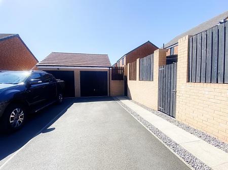 Garage & Parking