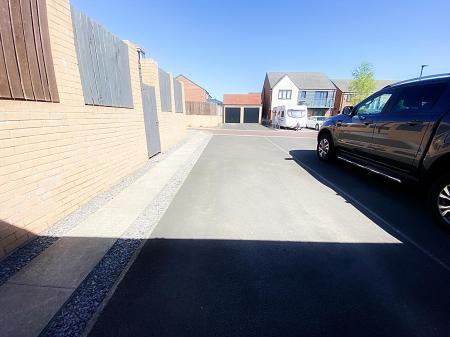 Garage & Parking