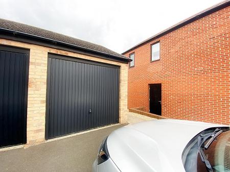 Garage & Parking