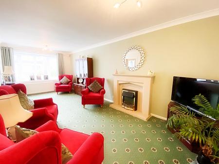 Lounge/Dining Room