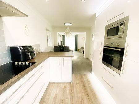 Kitchen/Dining Area