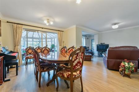 Living room / dining room