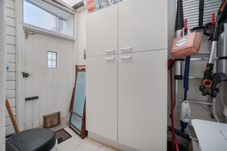 Lean to / utility area