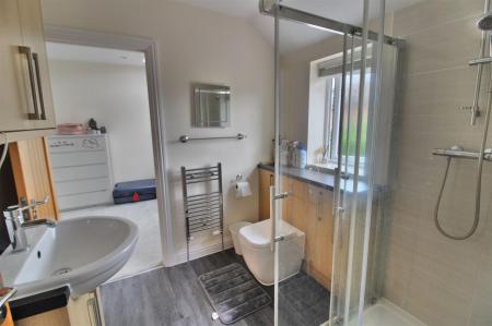 'Jack & Jill' Shower Room