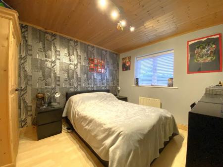 bed2.jpg