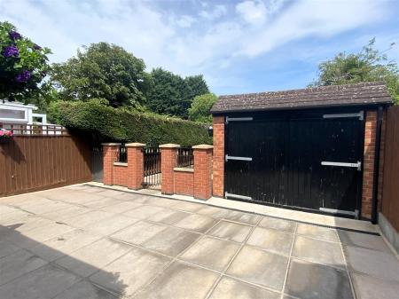 workshop & patio