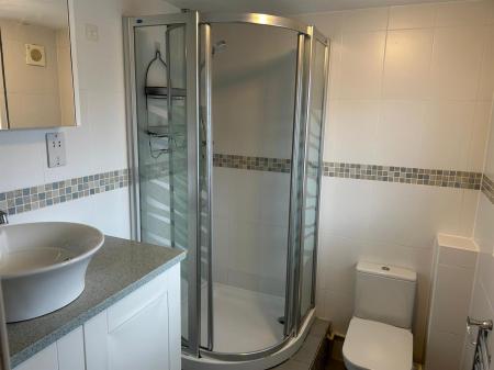 EN-SUITE SHOWER ROOM