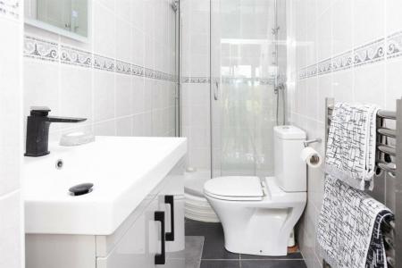 GROUND FLOOR SHOWER ROOM