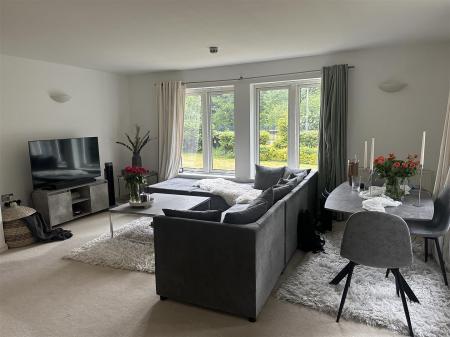 Open Plan Lounge/Kitchen