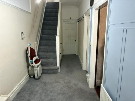 ENTRANCE HALL/STAIRS