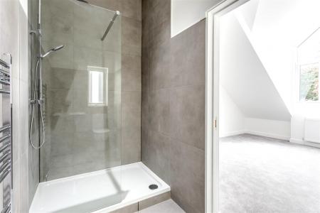 En-Suite Front Bedroom