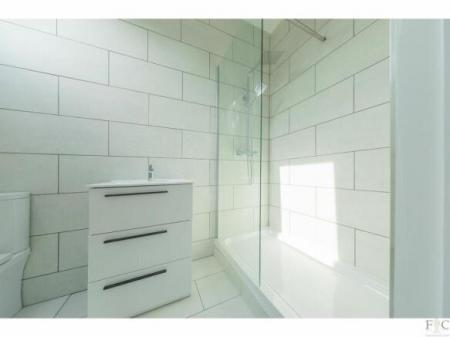 MASTER EN-SUITE.jpeg